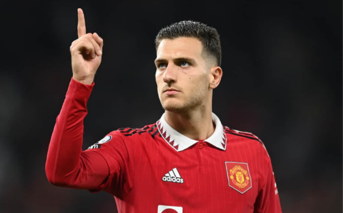 DIOGO DALOT BIOGRAPHY: COUNTRY OF ORIGIN, CAREER, AGE, PARENTS, SALARY ...